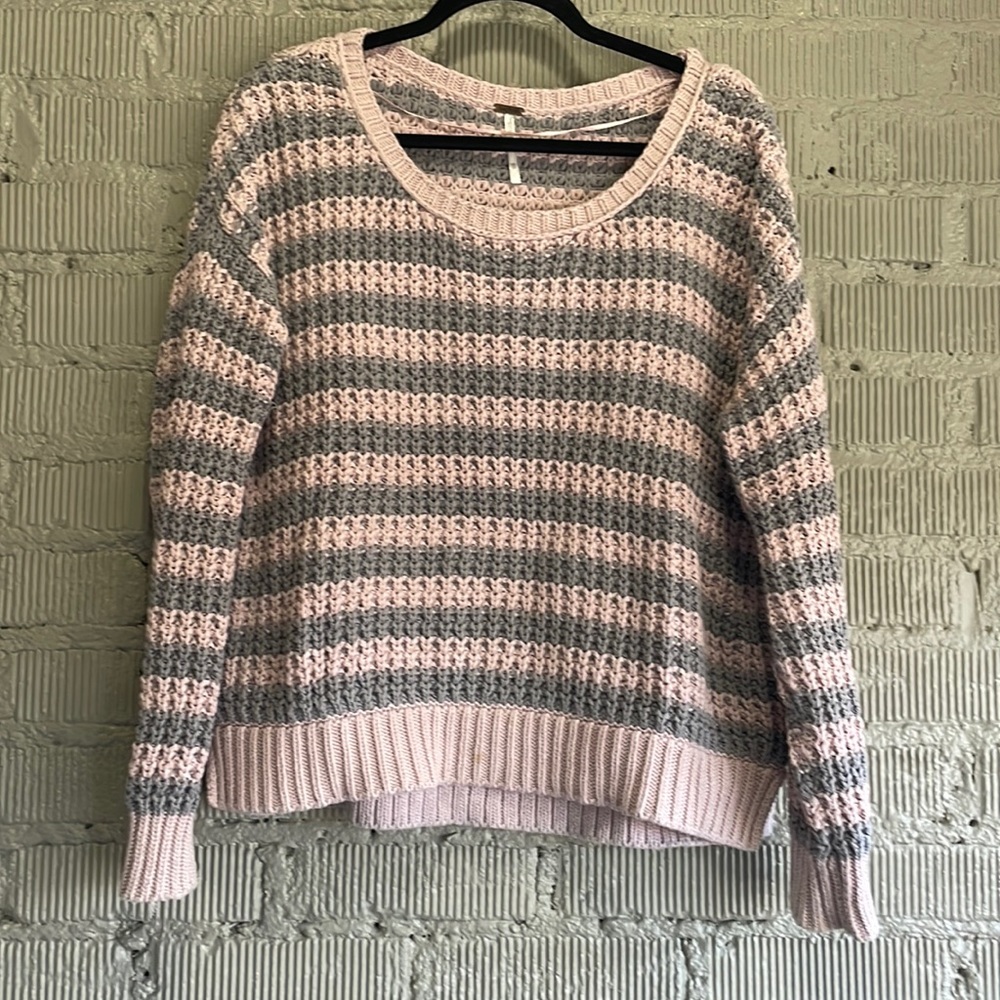 Free people chunky knit gray and pink striped scoop neck sweater with pink trim